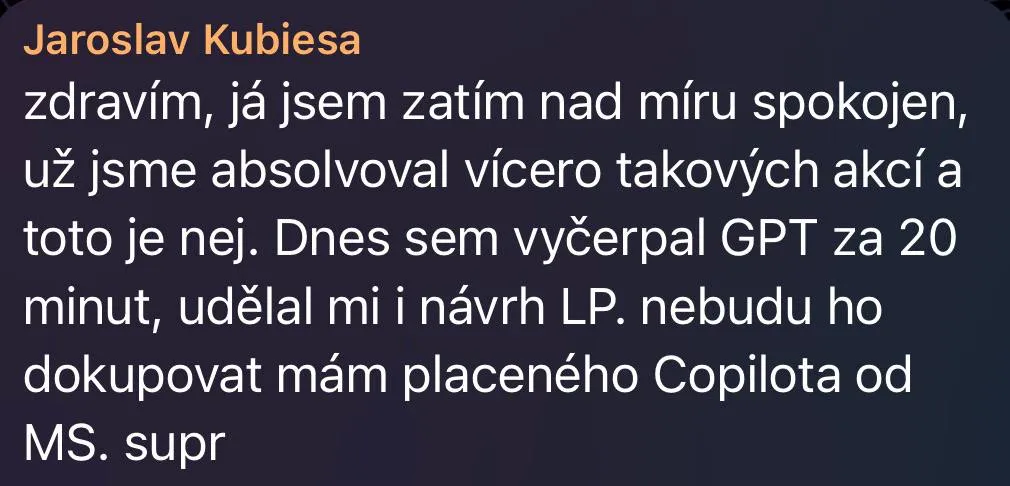 Snímek zprávy od Jaroslava Kubiesy, který je s kurzem nadmíru spokojen a za 20 minut s GPT vytvořil i návrh landing page.